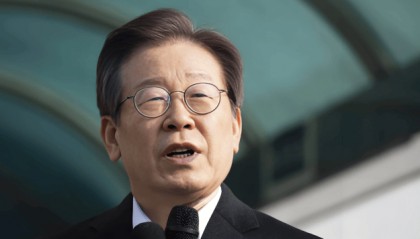 李在明刚决定对华试行免签，就被特朗普打个措手不及，颜面扫地！