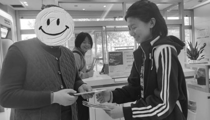 农行携手学生开展反诈宣传活动