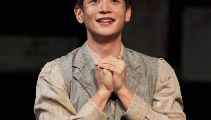 崔珉豪话剧《Waiting for WAITING FOR GODOT》拉开华丽帷幕！全席售罄！