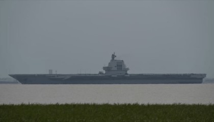 福建舰南下，甲板被罕见清空，这一幕，美军看完更担心了