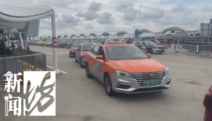 “不给我打马赛克，我肯定找到你！”上海一家四口打车与出租车司机爆发冲突