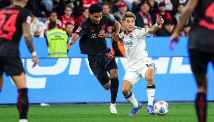 新帅带领9人药厂3-1取德甲首胜 滕哈格治下11打10被绝平