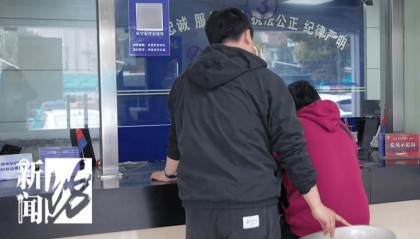 “我不要活了！”上海阿婆崩溃，买了近30年的保险全被退！警方：若继续持有价值百万