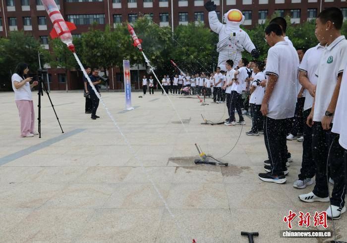 中国“火箭班”在山东济南揭牌成立