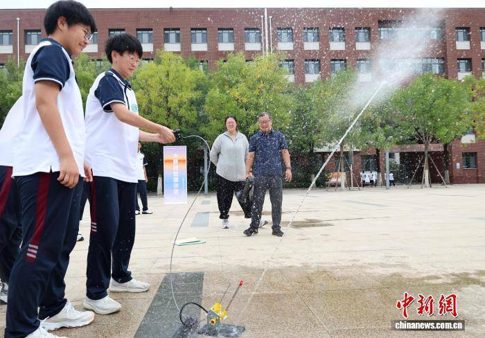 中国“火箭班”在山东济南揭牌成立