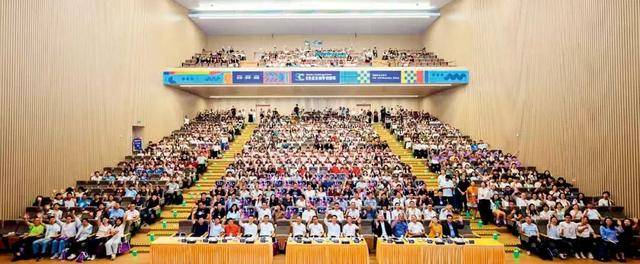 这所新大学，一周只上四天课