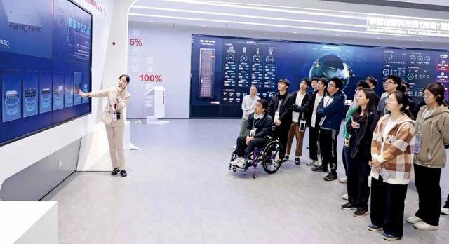 这所新大学，一周只上四天课