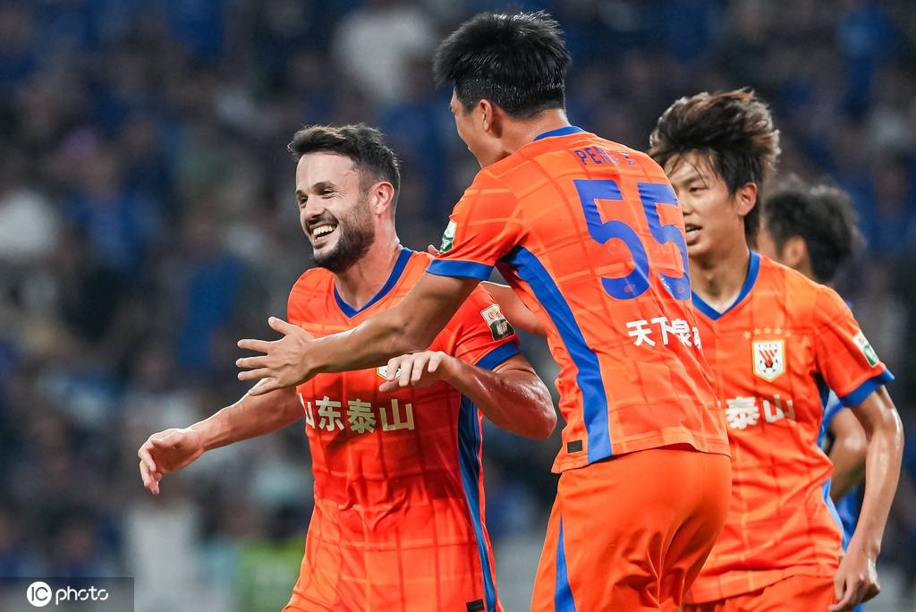 三度领先三度被扳平！中超-卡扎戴帽 申花3-3泰山落后榜首3分