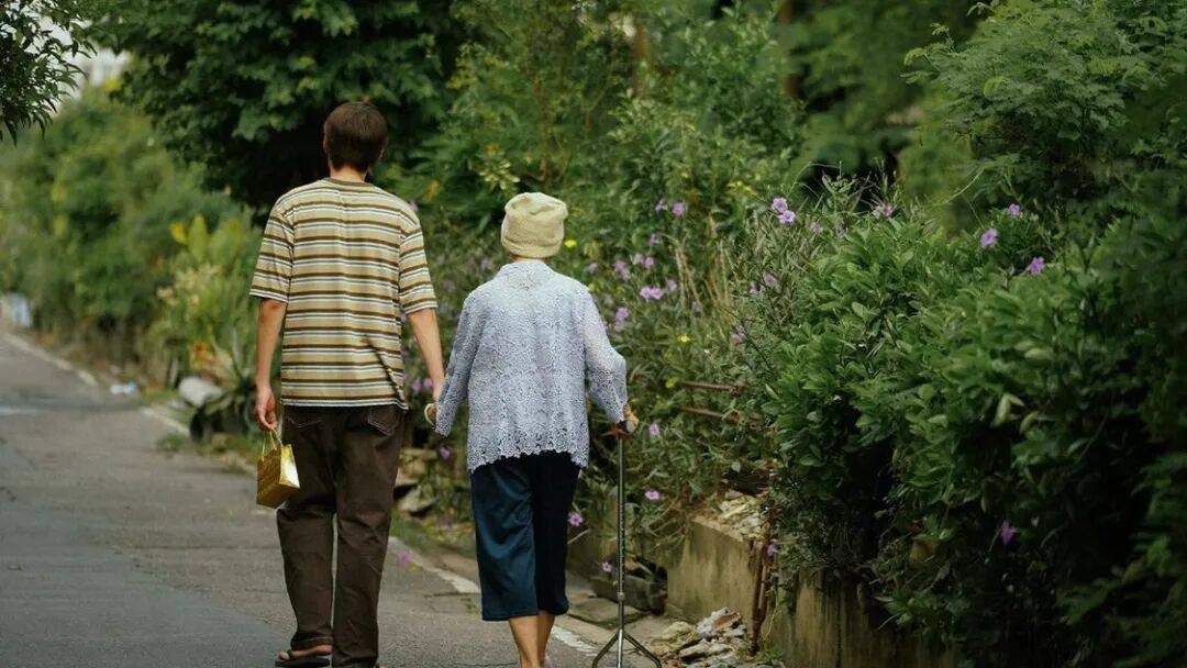 城市打工人，花十几万回村给父母补缴社保