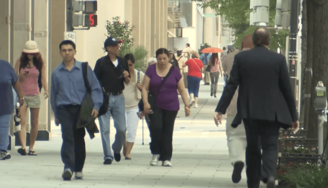 最新民调：逾七成美国人认同“美国社会已破裂”