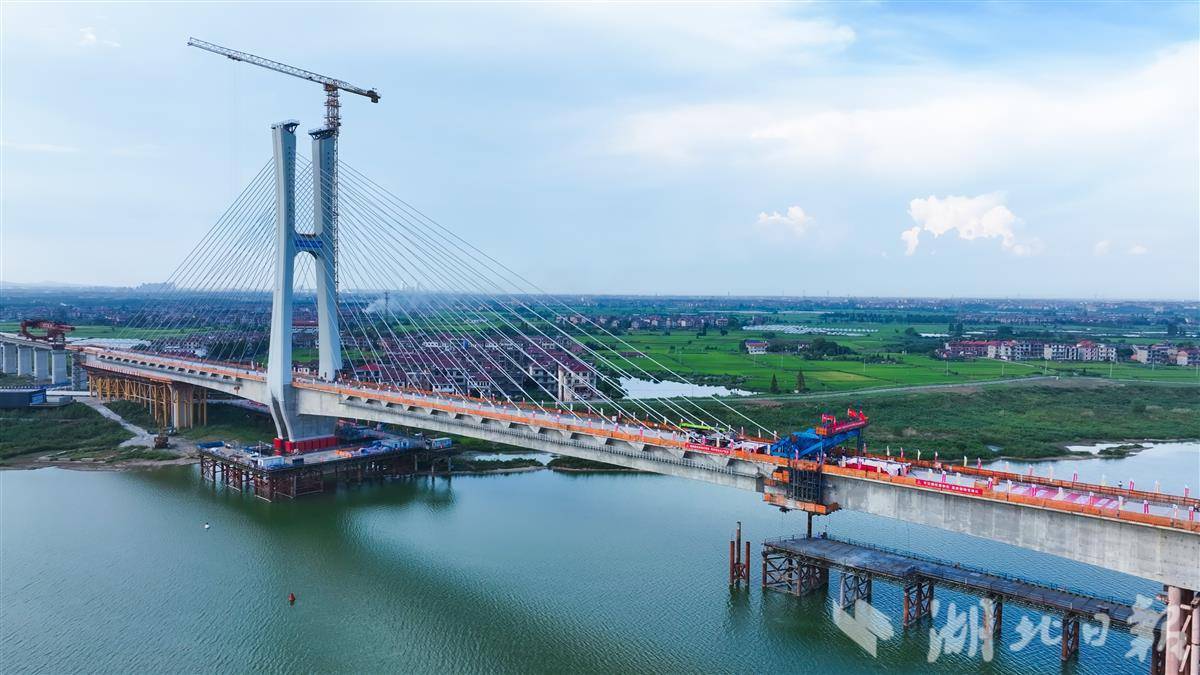 在鄂央企承建!昌九高铁南昌扬子洲赣江公铁大桥合龙