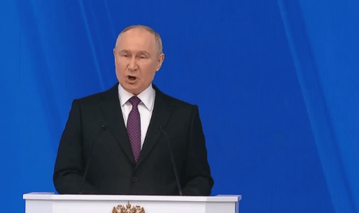 波兰不守承诺，拒绝放行中欧班列，中方把目光转向北极航道，外交部表态引发轰动