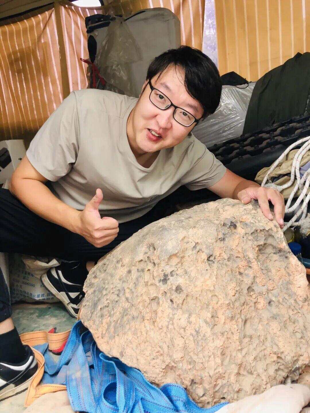 “陨石猎人”：在茂名挖出423公斤陨石；村民称此前不知有陨石，曾见有外人来果园