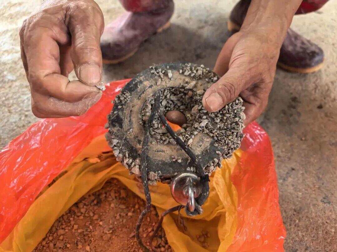 “陨石猎人”：在茂名挖出423公斤陨石；村民称此前不知有陨石，曾见有外人来果园