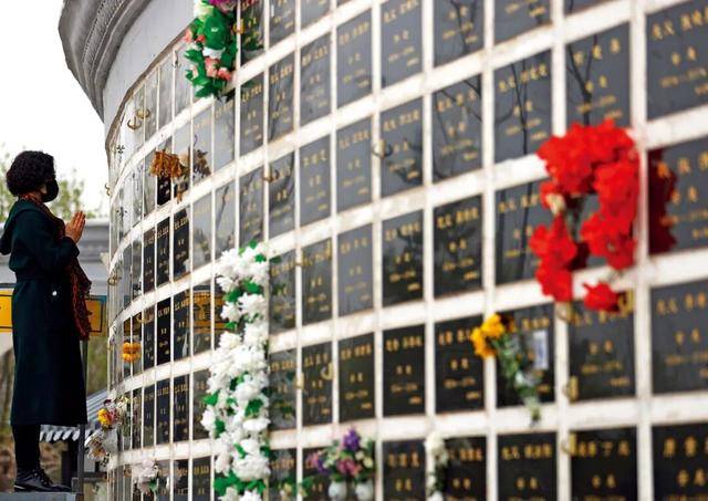 “大平层墓地”,卖不动了