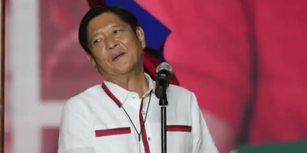 忍无可忍无需再忍！黄岩岛传来捷报，中方清场让菲律宾“大败而归”，菲律宾船员高举白旗投降