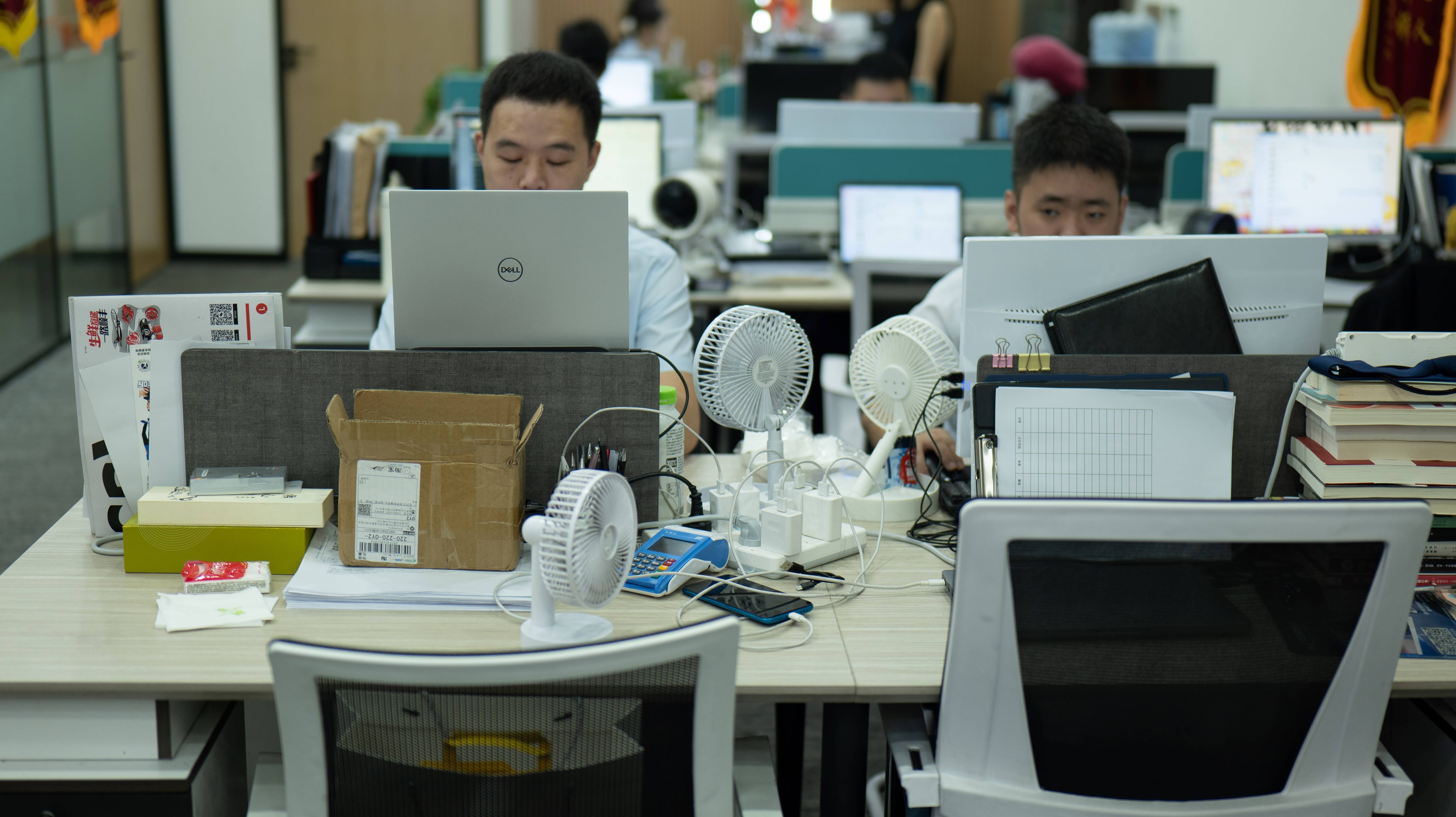 律师事务所实习待遇多少钱,重庆哪家律所值得选?