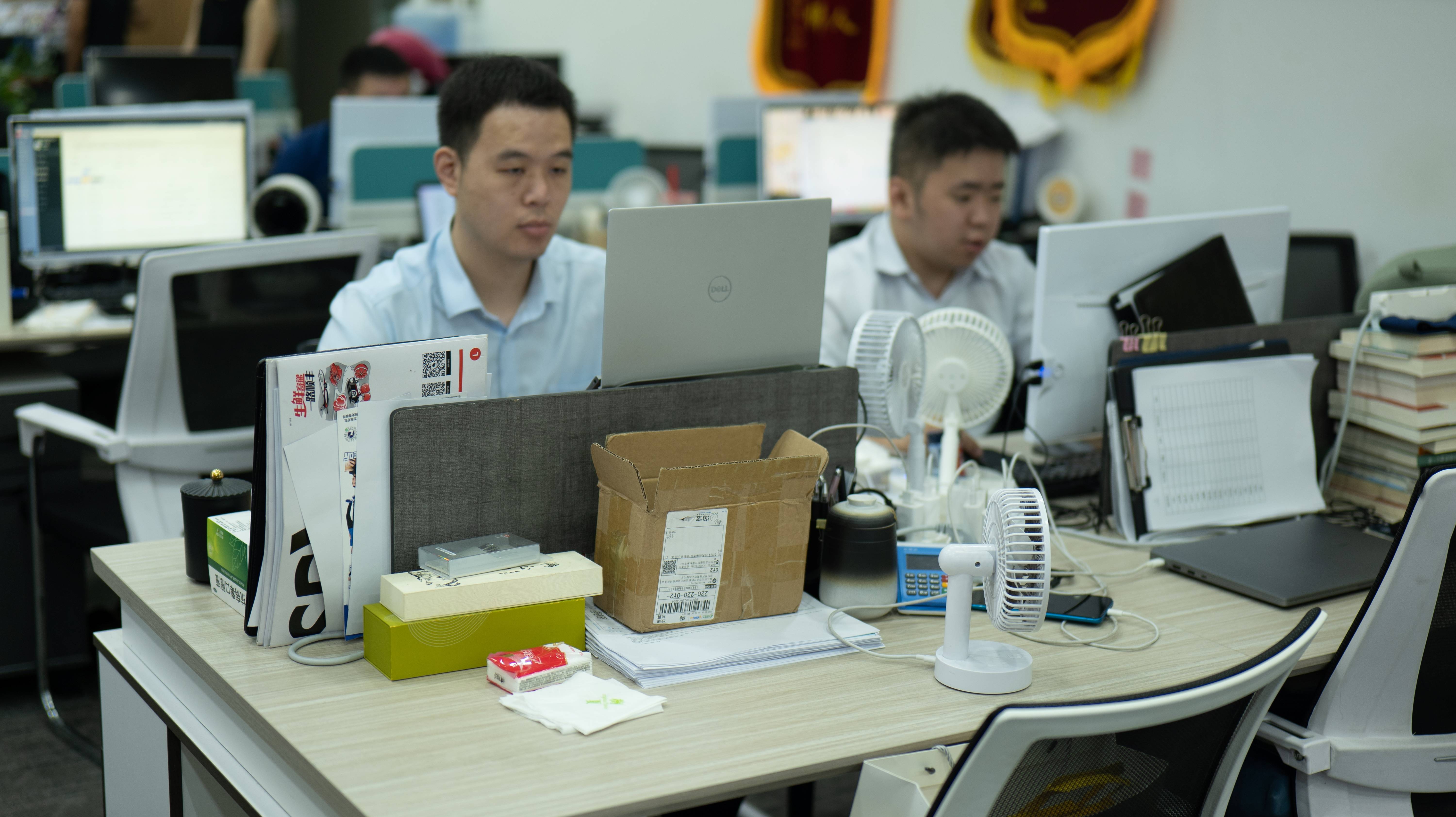 律师事务所实习待遇多少钱,重庆哪家律所值得选?