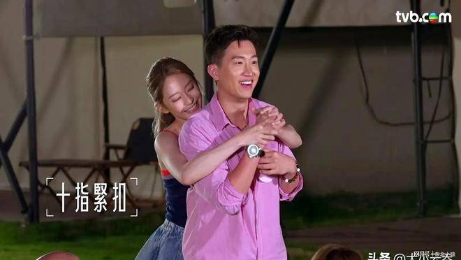 曾展望装傻骗叶蒨文「十指紧扣」引欢呼，叶蒨文睡前毫无畏惧展素颜