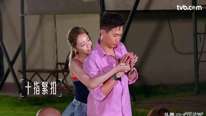 曾展望装傻骗叶蒨文「十指紧扣」引欢呼，叶蒨文睡前毫无畏惧展素颜