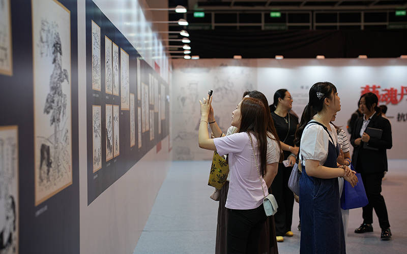 浙江籍画家叶浅予抗战漫画作品展亮相香港