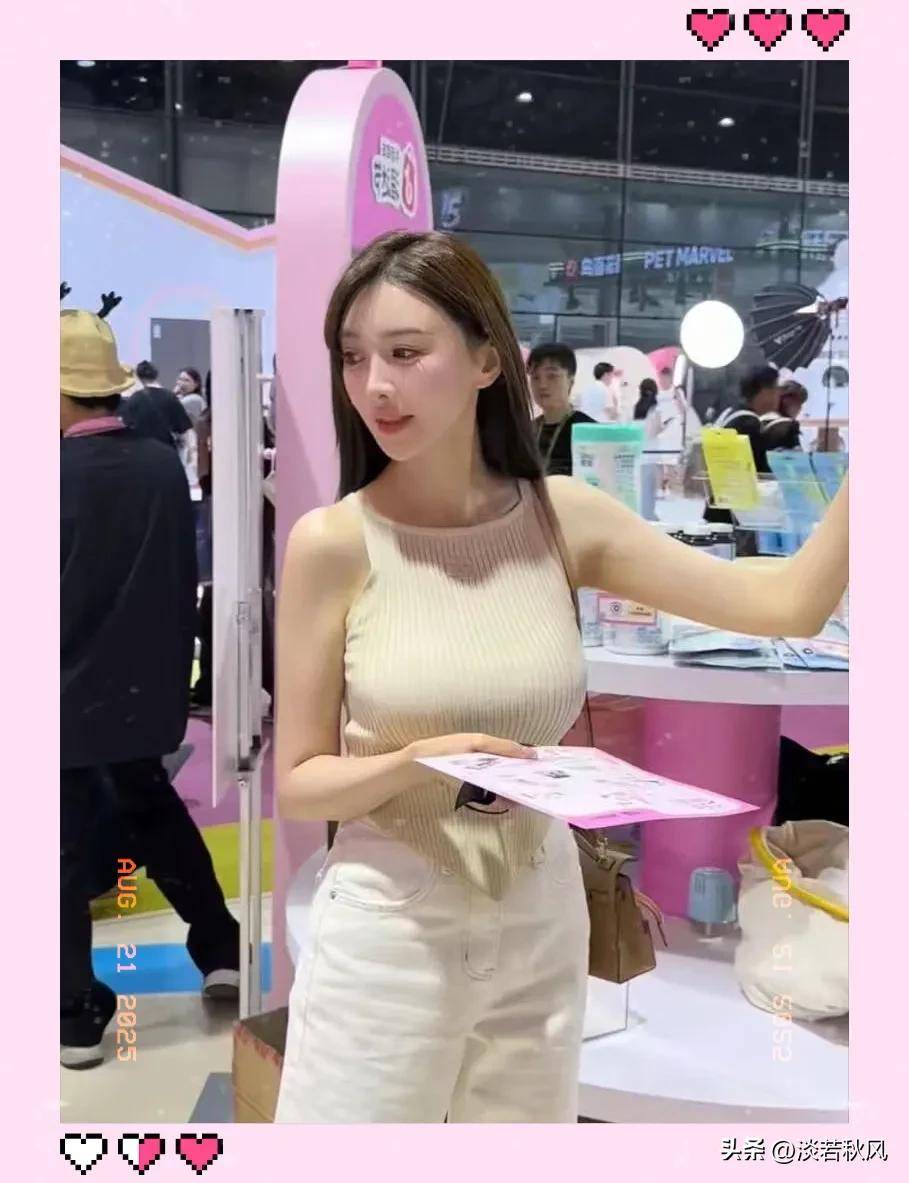 叶柯逛宠物展被偶遇，真实长相曝光，网友：黄晓明眼光真好！