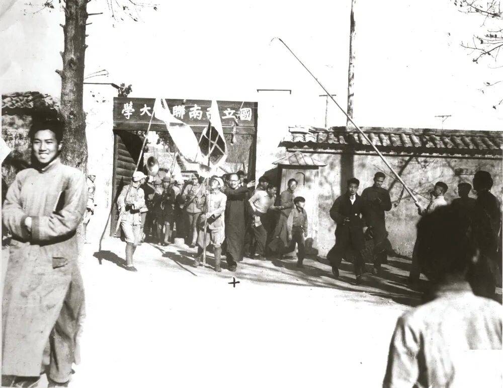 【追忆】杨振宁的西南联大岁月：大批学生用知识和热血服务抗战||郭晔旻