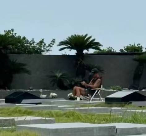大快人心！去大S墓地炒作网红被封，小杨阿姨疑似戳穿具俊晔人设