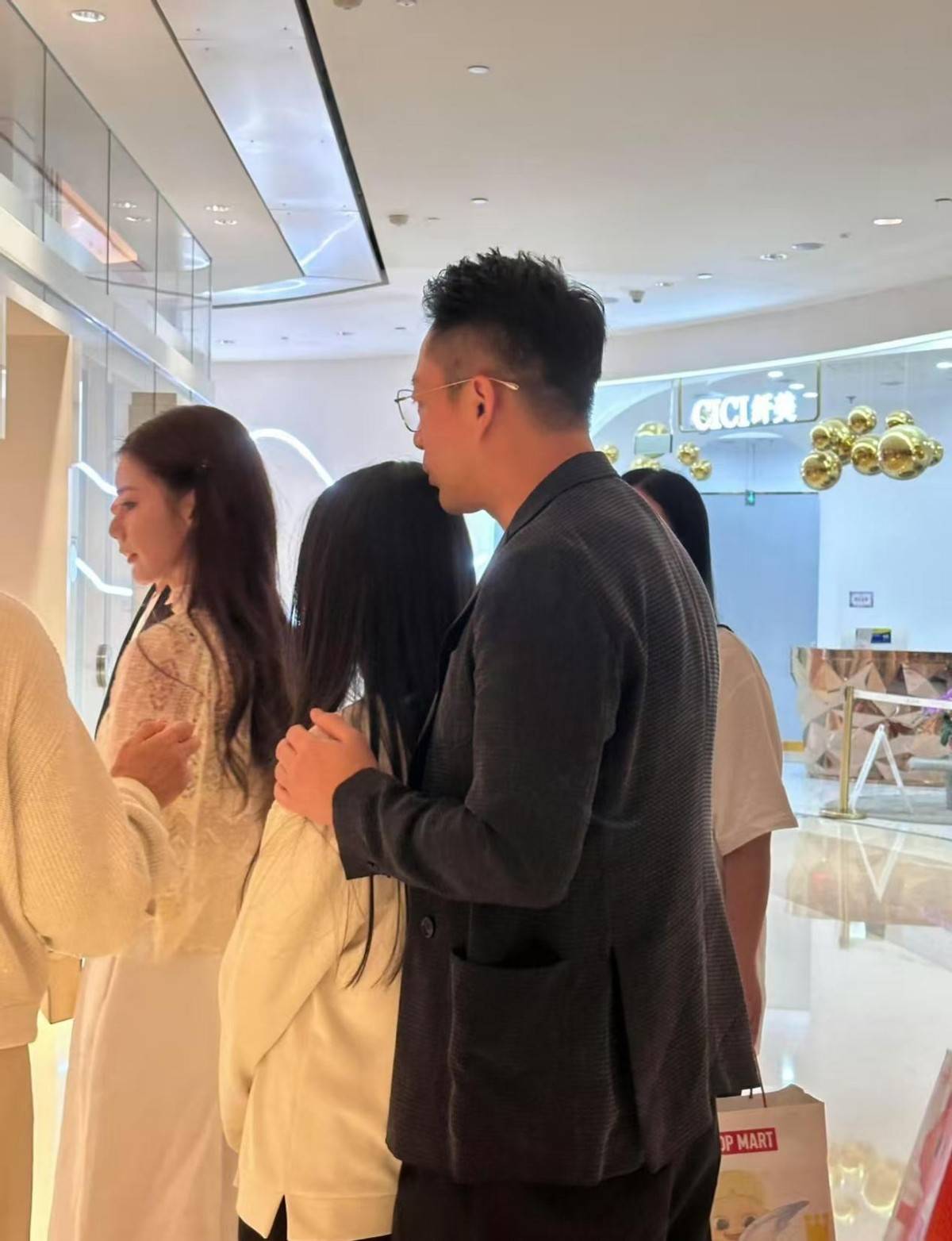 大快人心！去大S墓地炒作网红被封，小杨阿姨疑似戳穿具俊晔人设