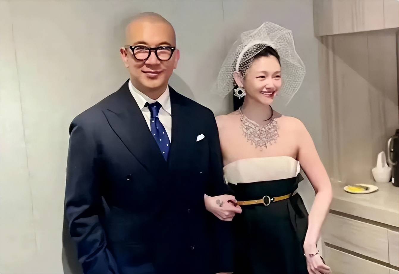 具俊晔S妈联手告汪小菲不到两天，小杨阿姨发动态，马筱梅太聪明