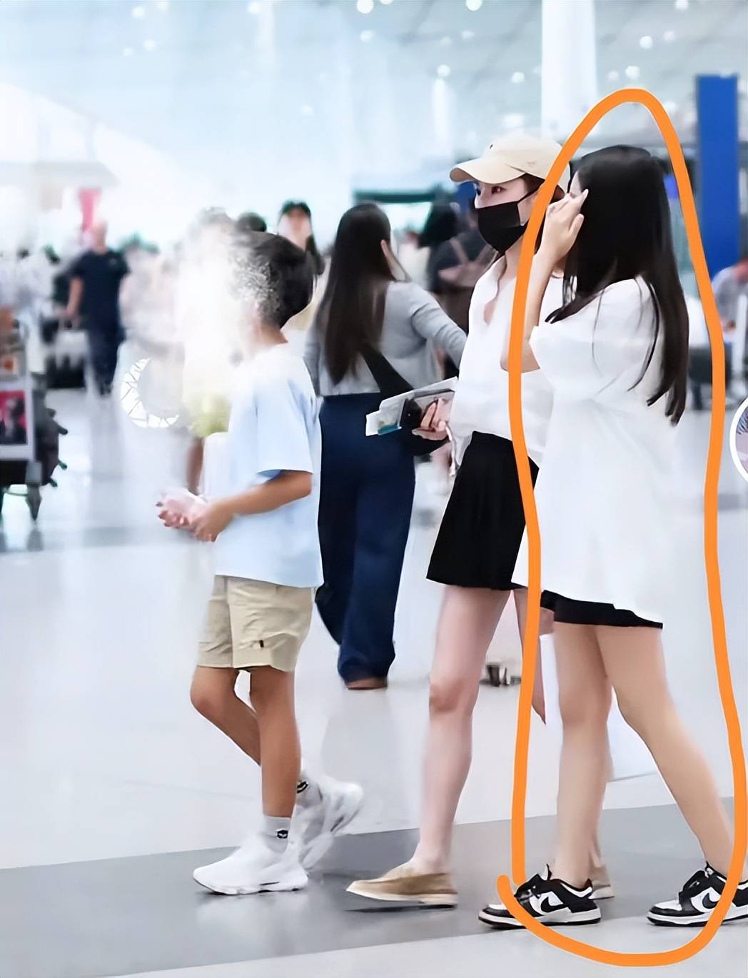 具俊晔S妈联手告汪小菲不到两天，小杨阿姨发动态，马筱梅太聪明