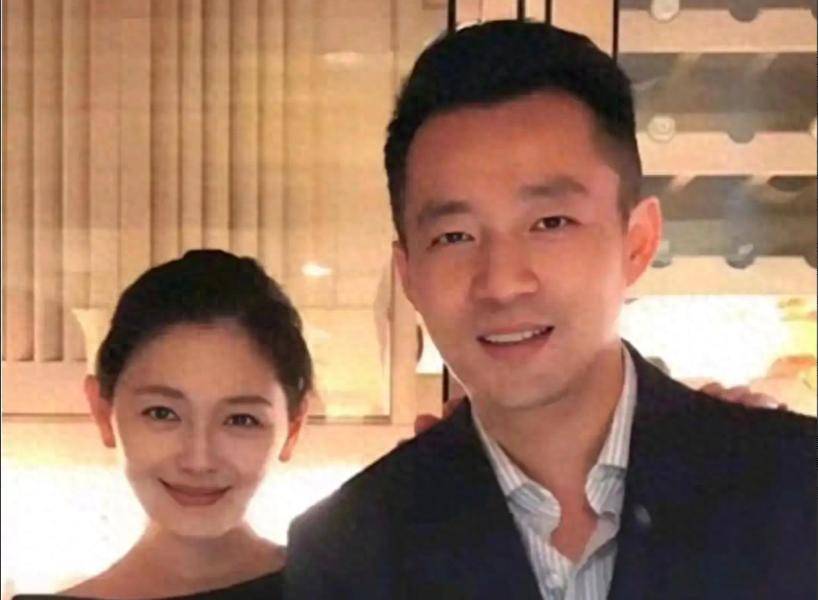 具俊晔S妈联手告汪小菲不到两天，小杨阿姨发动态，马筱梅太聪明