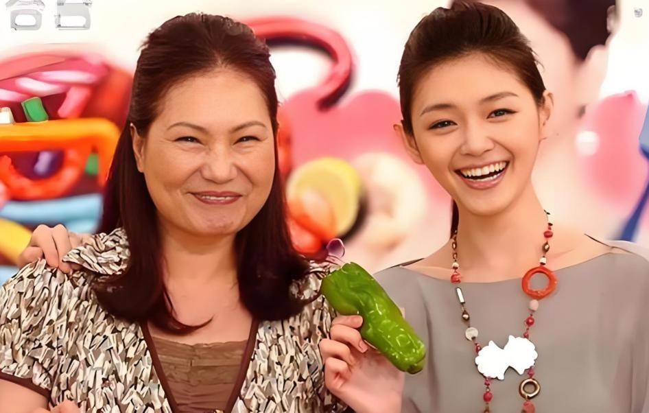 S妈具俊晔联手提告才三天，汪小菲两招轻松回应！小杨加入战场