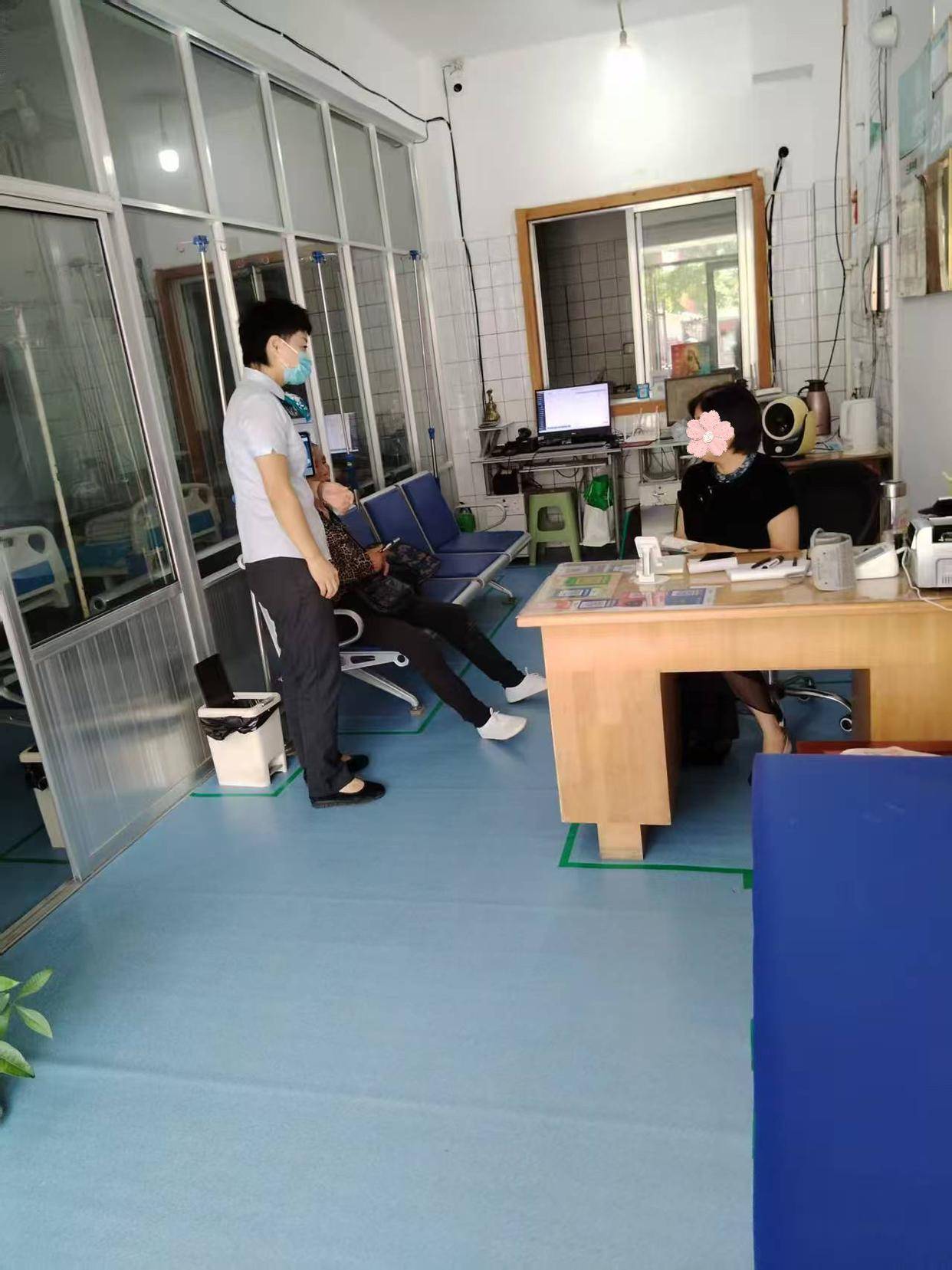 农行郯城城关支行：银行门前突发不适 农行员工暖心救援