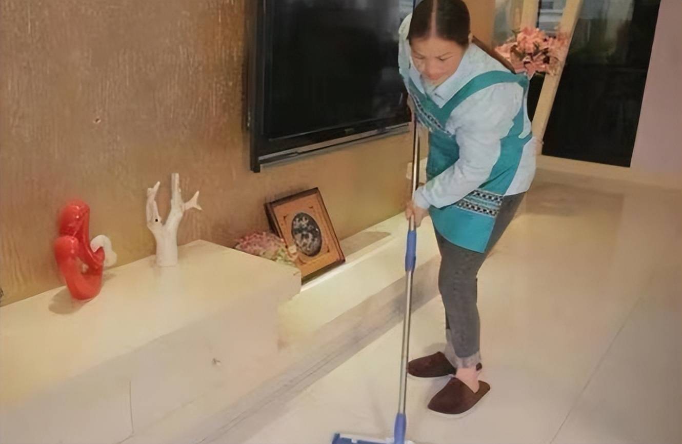 16年,上海保姆被骗到美国成女奴,被迫学狗爬行,受到非人待遇