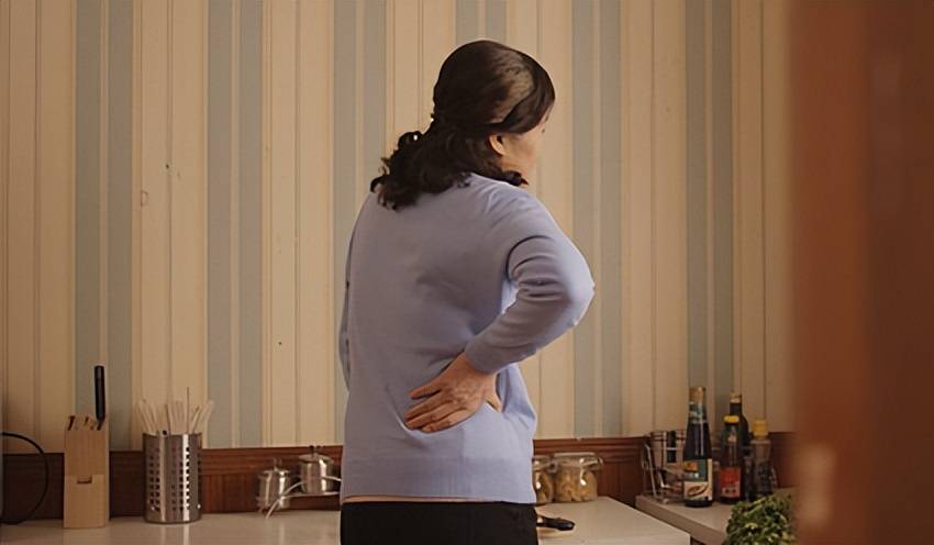 16年,上海保姆被骗到美国成女奴,被迫学狗爬行,受到非人待遇