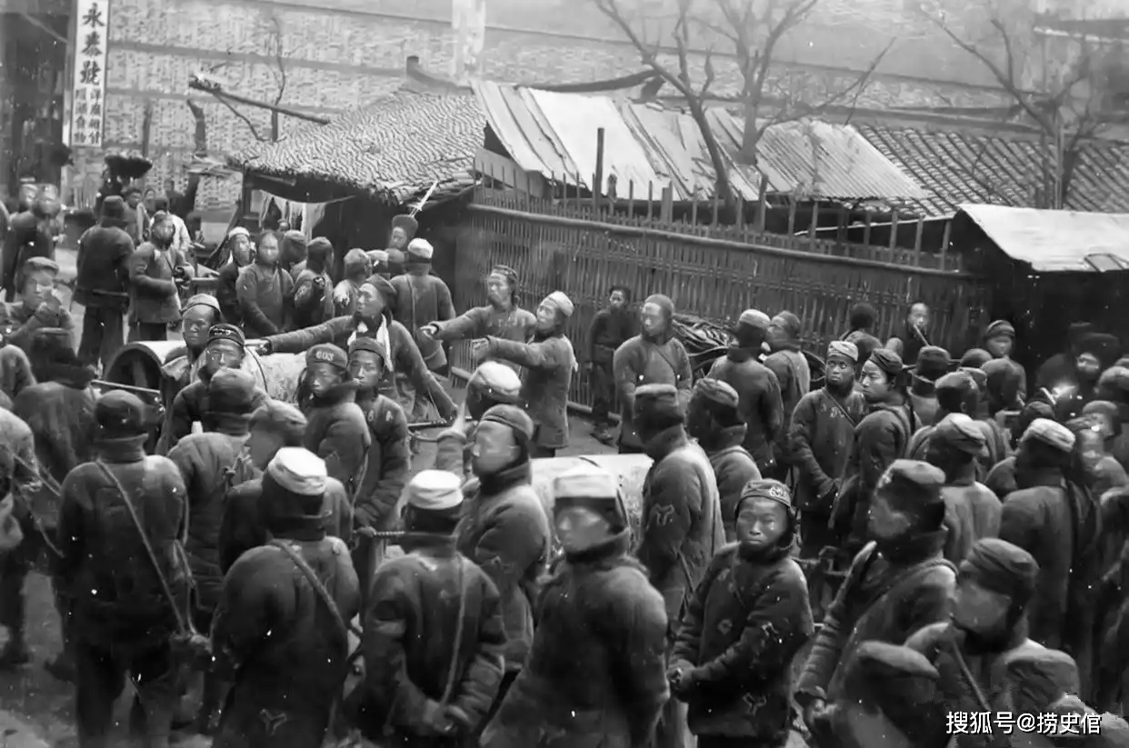 老照片，1920年上海提篮桥监狱，洋囚犯与中国囚犯待遇有什么区别？