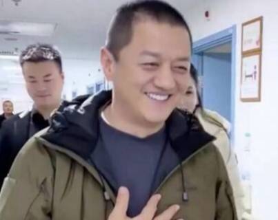 李亚鹏现身嫣然医院透露新址进展：带公园的！