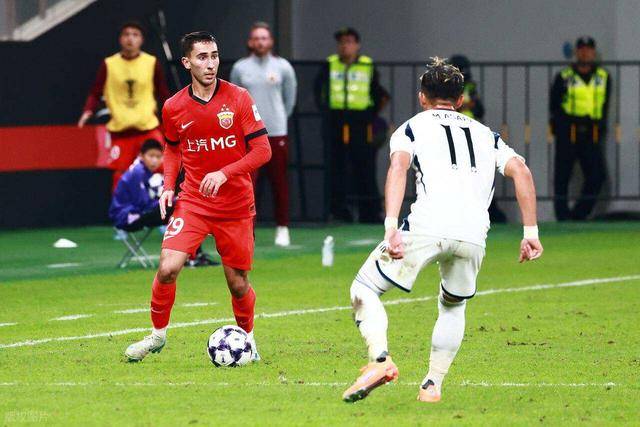 德转宣！成都蓉城已签下上港主力右后卫，球迷却直言他的水平不行