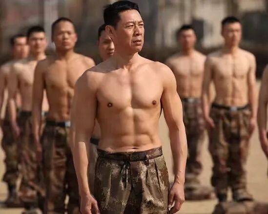 “全网都在馋他的身子”,最硬核霸王一朝翻红了