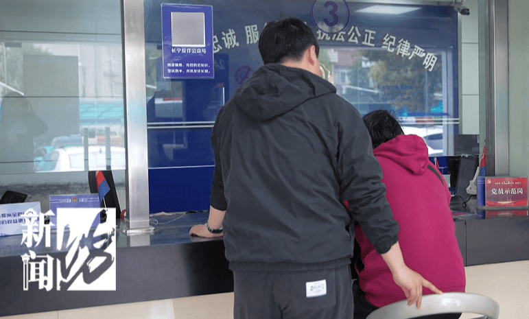 “我不要活了！”上海阿婆崩溃，买了近30年的保险全被退！警方：若继续持有价值百万