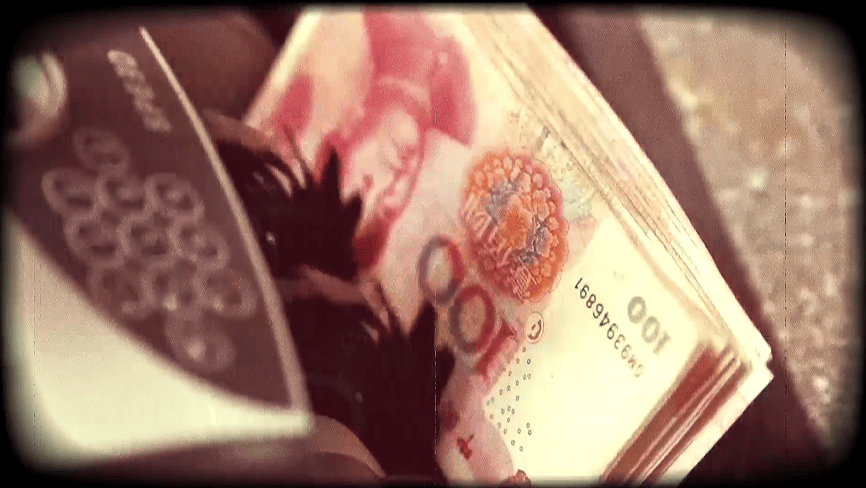 “我不要活了！”上海阿婆崩溃，买了近30年的保险全被退！警方：若继续持有价值百万